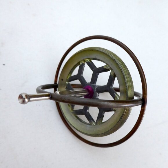 VINTAGE 1950’s METAL GYROSCOPE TOY LOT OF 2 (PRE-OWNED) - Picture 8 of 12